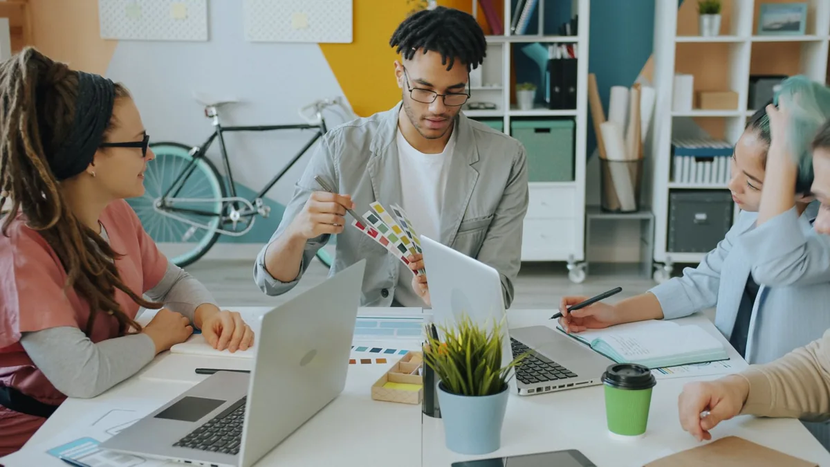 Comparatif visuel entre agence, freelance et gestion interne pour une PME