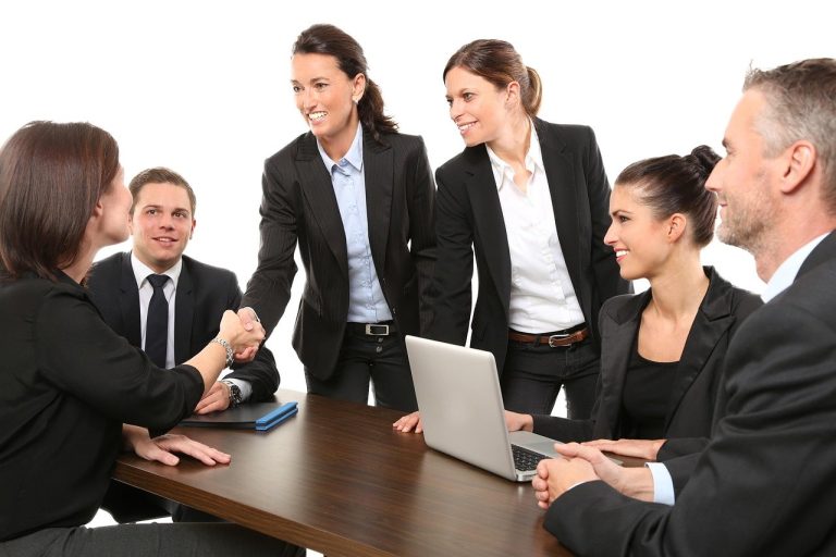 Comment choisir la plateforme d&rsquo;influence qui maximisera votre retour sur investissement ?