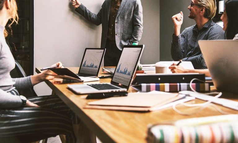 Pourquoi choisir une plateforme UGC en 2023 ? Authenticité et collaboration