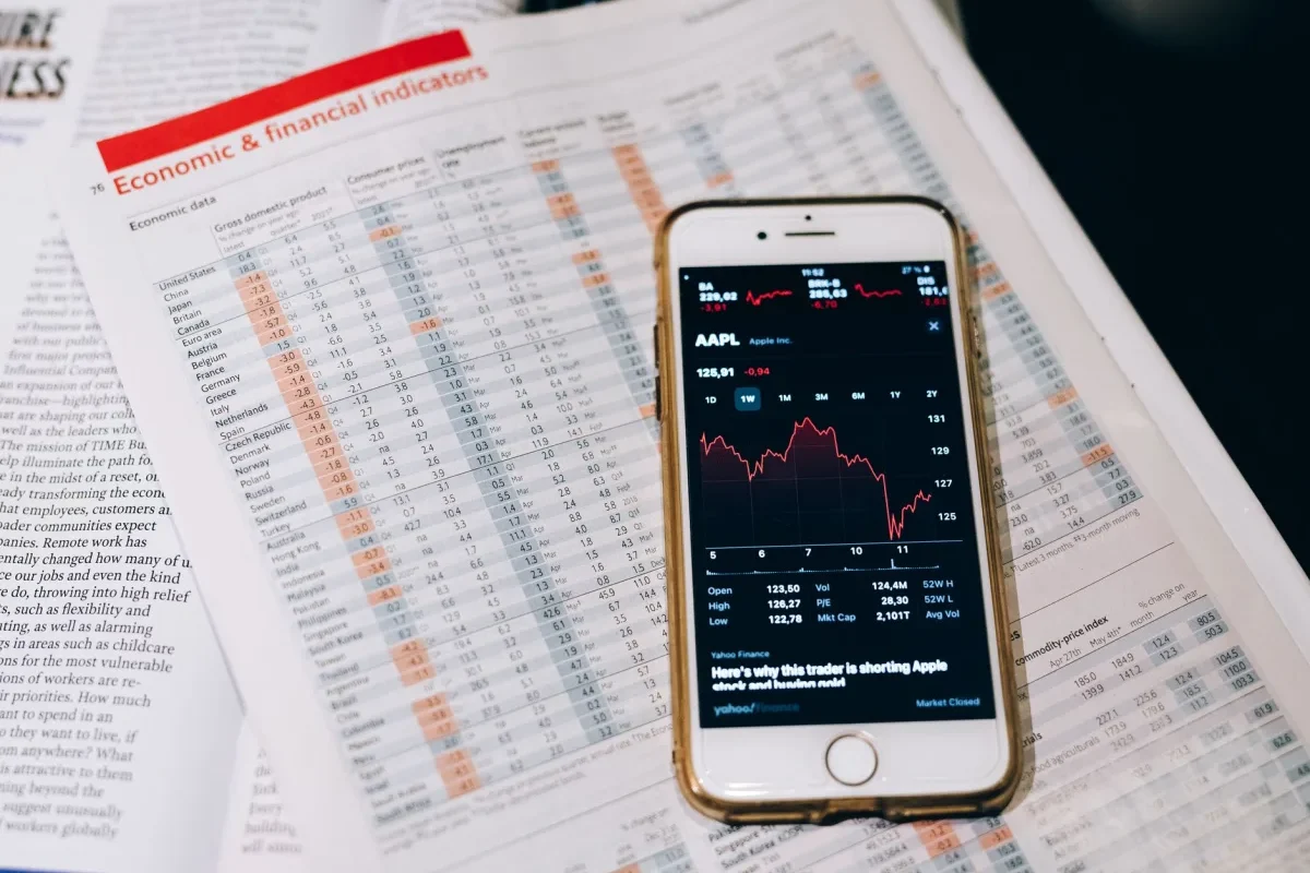 Un tableau de bord de statistiques affiché sur un téléphone