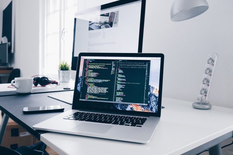 Webcam streaming : comment la choisir pour un poste fixe