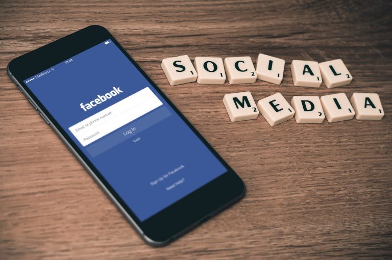 Dès maintenant, la loi impose des contrats pour influenceurs et marques